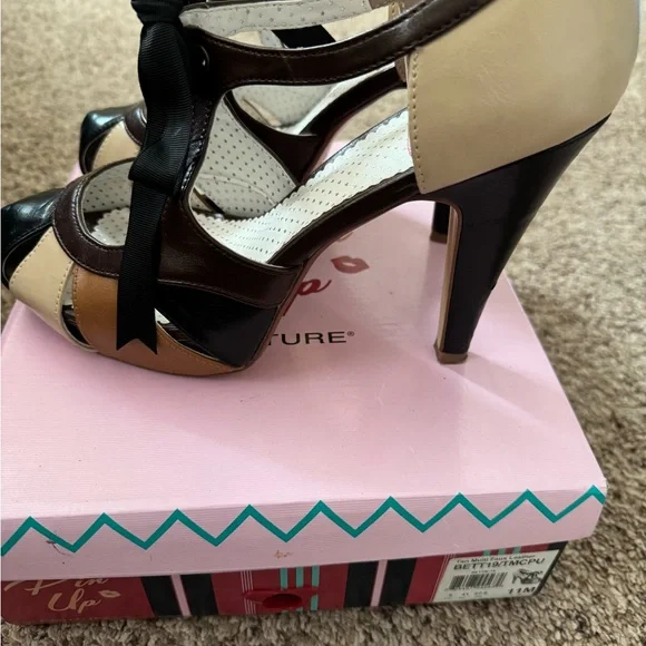 Pinup Couture Black and Tan Heels - Picture 2 of 9
